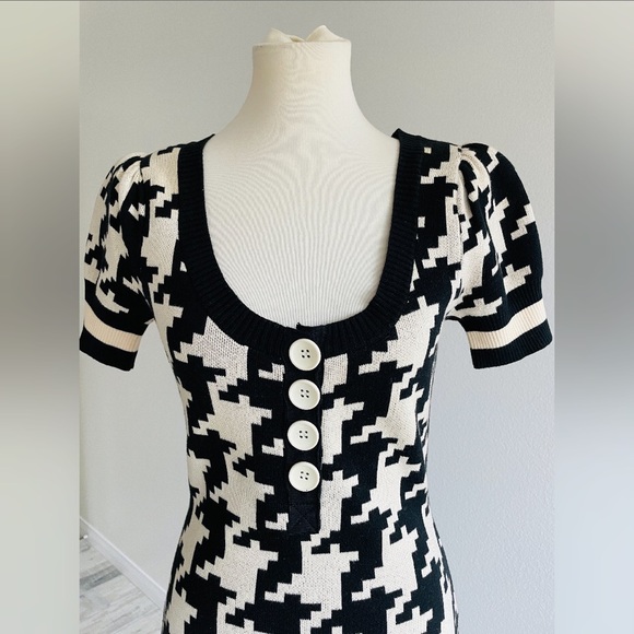 Betsey Johnson black and white midi dress. Size M - Picture 4 of 6